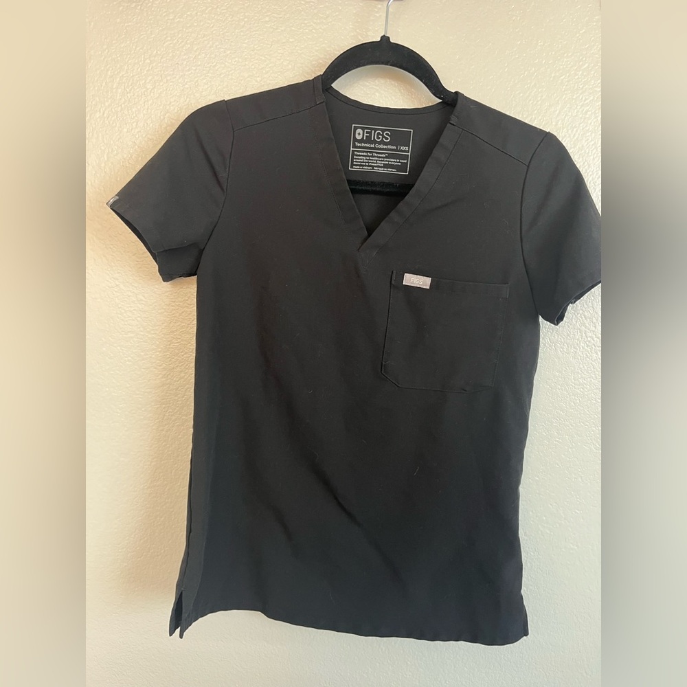 Figs Women's Black One-Pocket Scrub Top